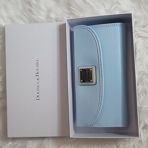 #32. NWT Dooney & Bourke Wallet